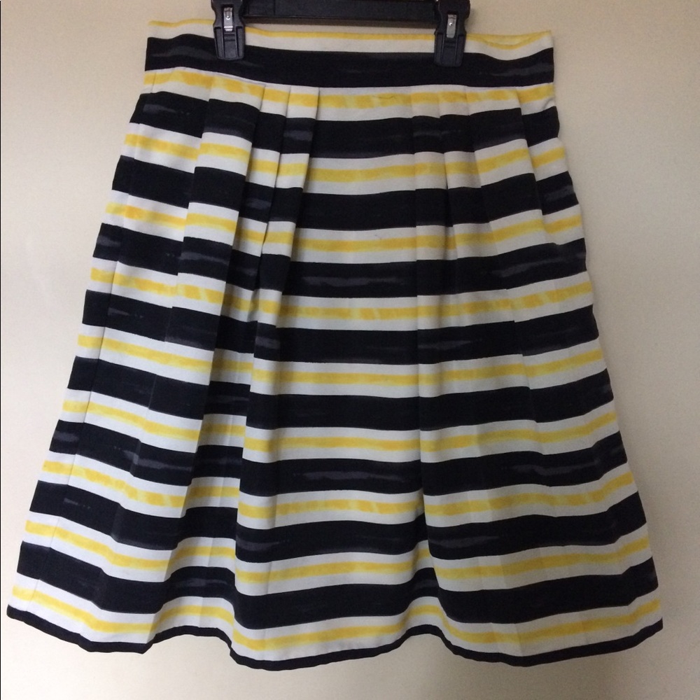 I am selling a skirt from New York and Company.